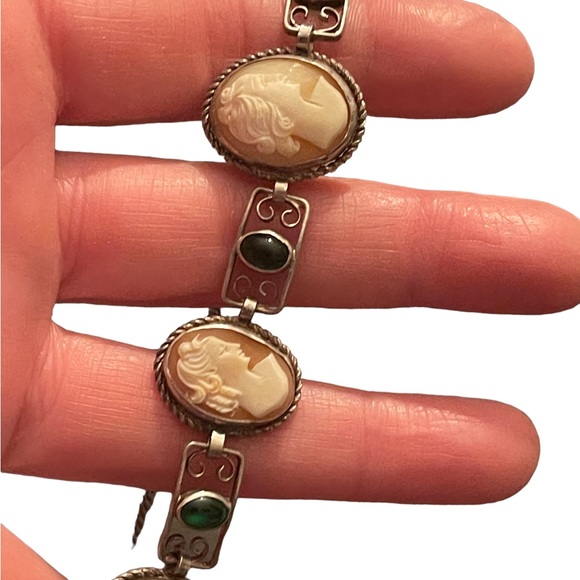 Stunning vintage 800  silver antique hand carved shell cameo link bracelet - Picture 4 of 10